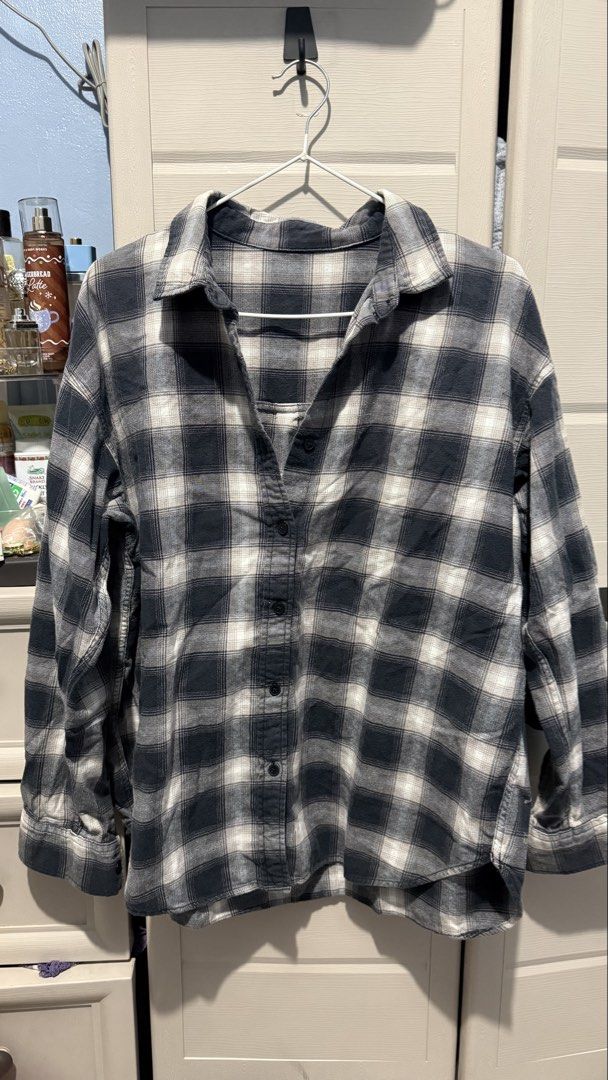 GU Flannel Longsleeves (Category: Longsleeves) located in Quezon City. Submitted by dinesaur (Listing ID 1464685040, Image 1). Description: .
