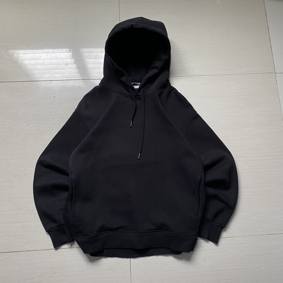 GU JAPAN PULLOVER HOODIE (Category: Hoodies) located in Cebu City. Submitted by kklez (Listing ID 1464621460, Image 1). Description: 22 x 25-26 Excellent Condition 9.8/10 COLOR RATE.