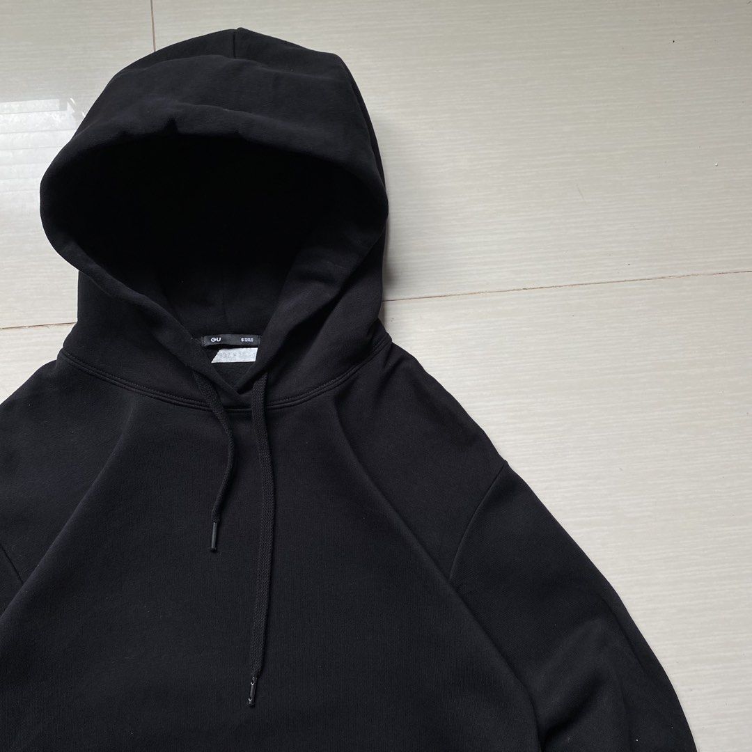 GU JAPAN PULLOVER HOODIE (Category: Hoodies) located in Cebu City. Submitted by kklez (Listing ID 1464621460, Image 2). Description: 22 x 25-26 Excellent Condition 9.8/10 COLOR RATE.