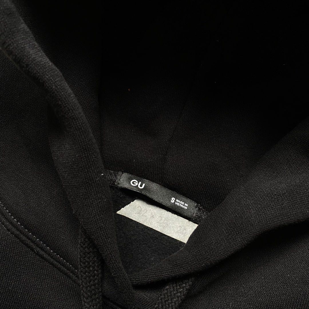 GU JAPAN PULLOVER HOODIE (Category: Hoodies) located in Cebu City. Submitted by kklez (Listing ID 1464621460, Image 3). Description: 22 x 25-26 Excellent Condition 9.8/10 COLOR RATE.