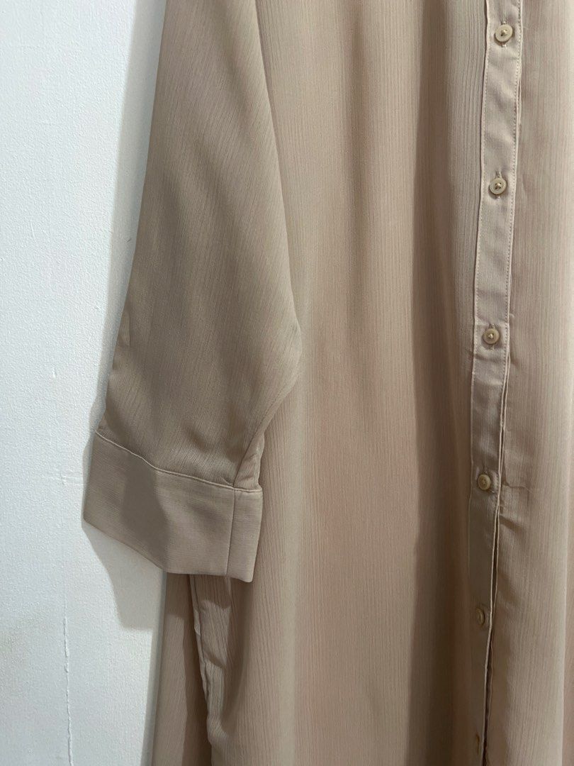 ‼️Sale‼️GU long blouse (Category: Blouses) located in Las Pinas. Submitted by gaeley (Listing ID 1464580092, Image 3). Description: super pretty S on tag b: 23" armpit to armpit l: 36" can be dress.