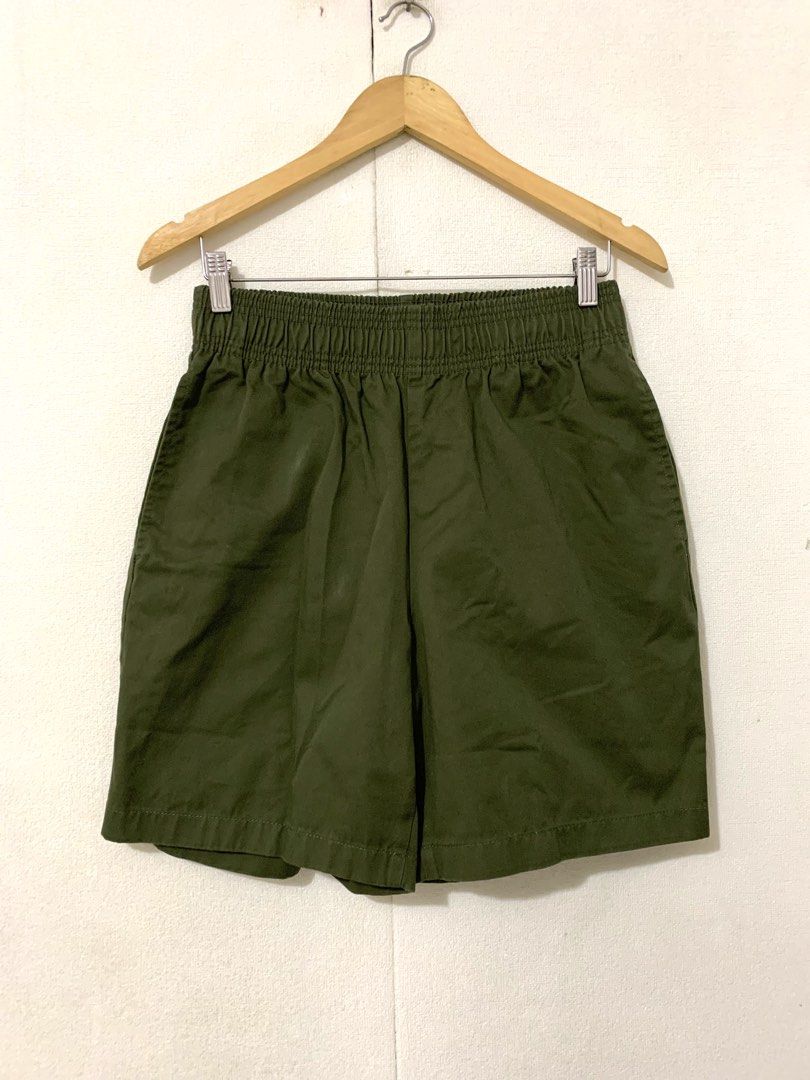 GU Men green cotton shorts (Category: Shorts) located in Calamba. Submitted by melaicas (Listing ID 1464684577, Image 1). Description: Waist-29/32 inches Length-19 inches .