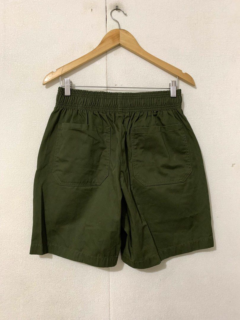 GU Men green cotton shorts (Category: Shorts) located in Calamba. Submitted by melaicas (Listing ID 1464684577, Image 3). Description: Waist-29/32 inches Length-19 inches .