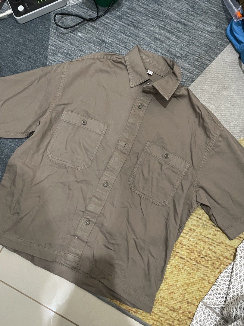 GU Men’s Boxy Button Down Polo (Category: Tshirts & Polo Shirts ) located in Marikina City. Submitted by caseydreyes (Listing ID 1464590392, Image 2). Description: - size small - never been used - sold out in the GU stores and website - rfs: decluttering/not my style measurements: length: 66cm sleeve length: 52.5cm shoulder width: 52cm chest width: 59cm.