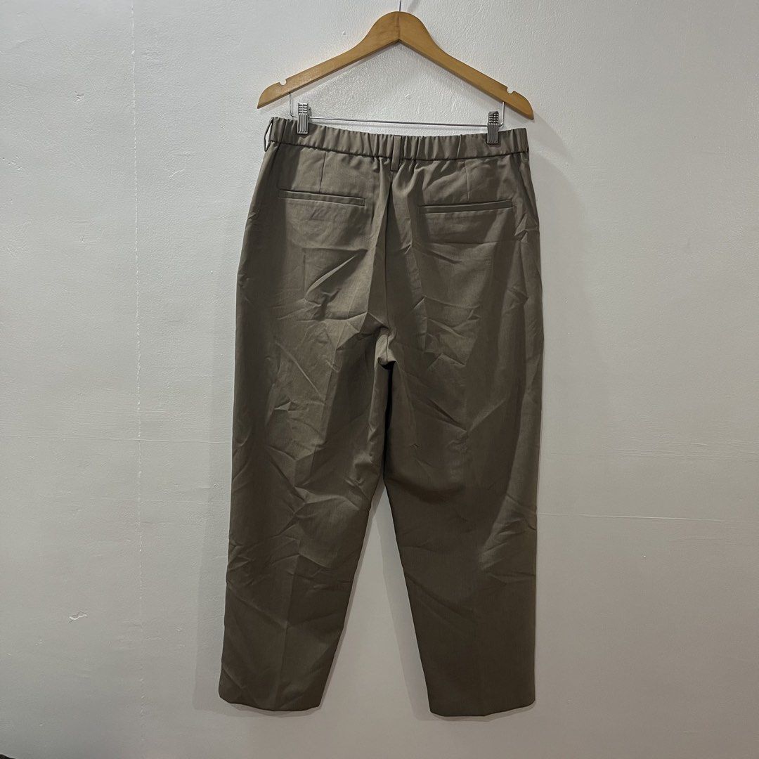 GU Men’s Wide Easy Ankle Pants L (Category: Trousers) located in Cavite. Submitted by habibixxi (Listing ID 1464608313, Image 2). Description: GU Men’s Wide Easy Ankle Pants L Waist: 32-36” Length: 37” Leg hole: 7.5” No issue Excellent condition.