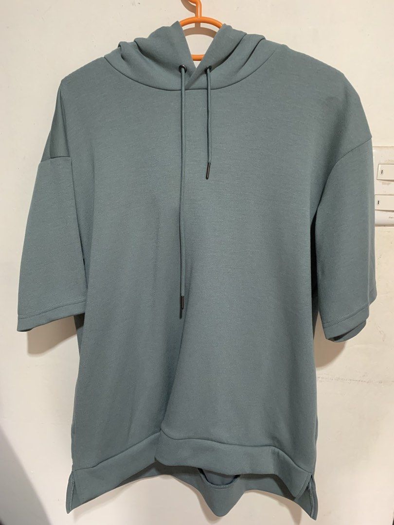 GU Short Sleeve Hoodie (Category: Hoodies) located in Manila. Submitted by euvill (Listing ID 1464580430, Image 1). Description: - Brand: GU Japan Dry Double-face Parka (half sleeve) - Brought in GU Japan - Type: Short Sleeve Hoodie - Color: Sage Green - Size: Medium (M).