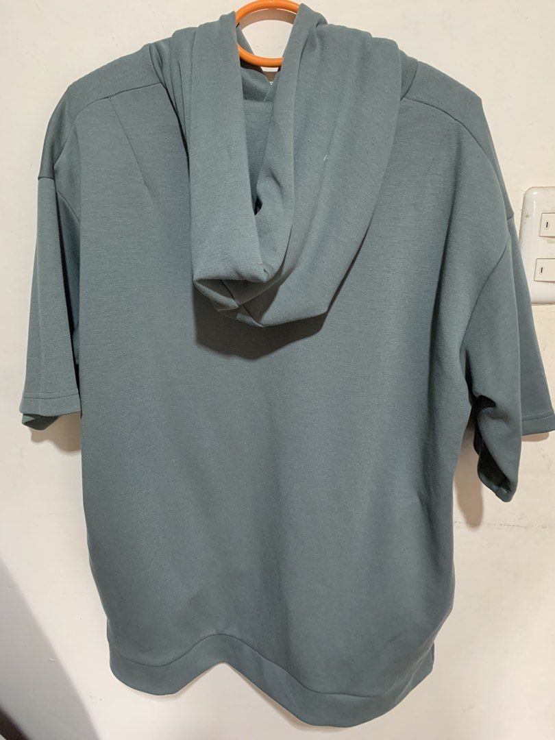GU Short Sleeve Hoodie (Category: Hoodies) located in Manila. Submitted by euvill (Listing ID 1464580430, Image 2). Description: - Brand: GU Japan Dry Double-face Parka (half sleeve) - Brought in GU Japan - Type: Short Sleeve Hoodie - Color: Sage Green - Size: Medium (M).
