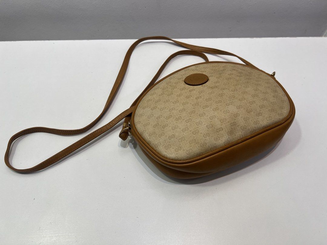 Gucci Micro Supreme Crossbody Bag (Category: Luxury Bags & Wallets) located in Cebu City. Submitted by brandedcorner_ph (Listing ID 1464720371, Image 3). Description: Pre-loved ((G))ucci Micro Supreme Crossbody Bag 100% Authentic or money back Condition • Excellent condition • Minimal sign of usage • No flaws Product Details •Color: Tan •Hardware: Gold tone •Material: PVC leather •Approximate Dimensions in inches: H6 x W9 x D2 Color may vary due 