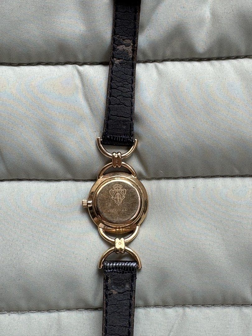 Gucci 2 6000L (Category: Luxury Watches) located in Macabebe. Submitted by _tiffanylopez (Listing ID 1464589317, Image 3). Description: Gucci 2 6000L 9/10 color sherry line.