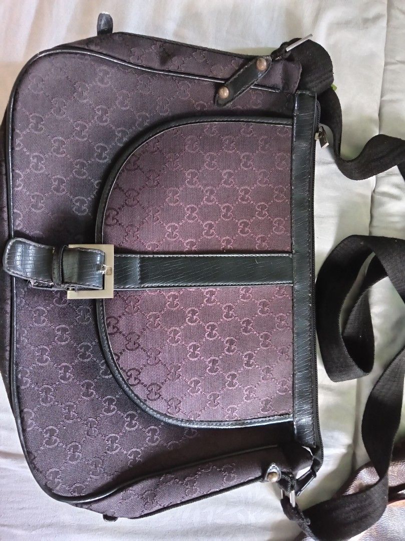 Gucci bag for men (Category: Luxury Bags & Wallets) located in Malolos. Submitted by shoptokyothrift (Listing ID 1464605069, Image 1). Description: As is Vintage Gucci bag For men Project bag Please check all photos carefully No code.