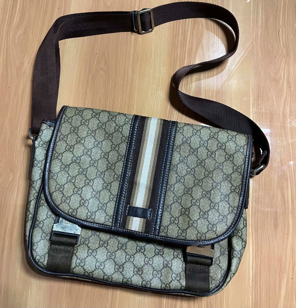 Gucci GG Supreme Messenger Bag (Category: Sling Bags) located in Manila. Submitted by senggggg. (Listing ID 1464704792, Image 2). Description: good condition working zip no issue.