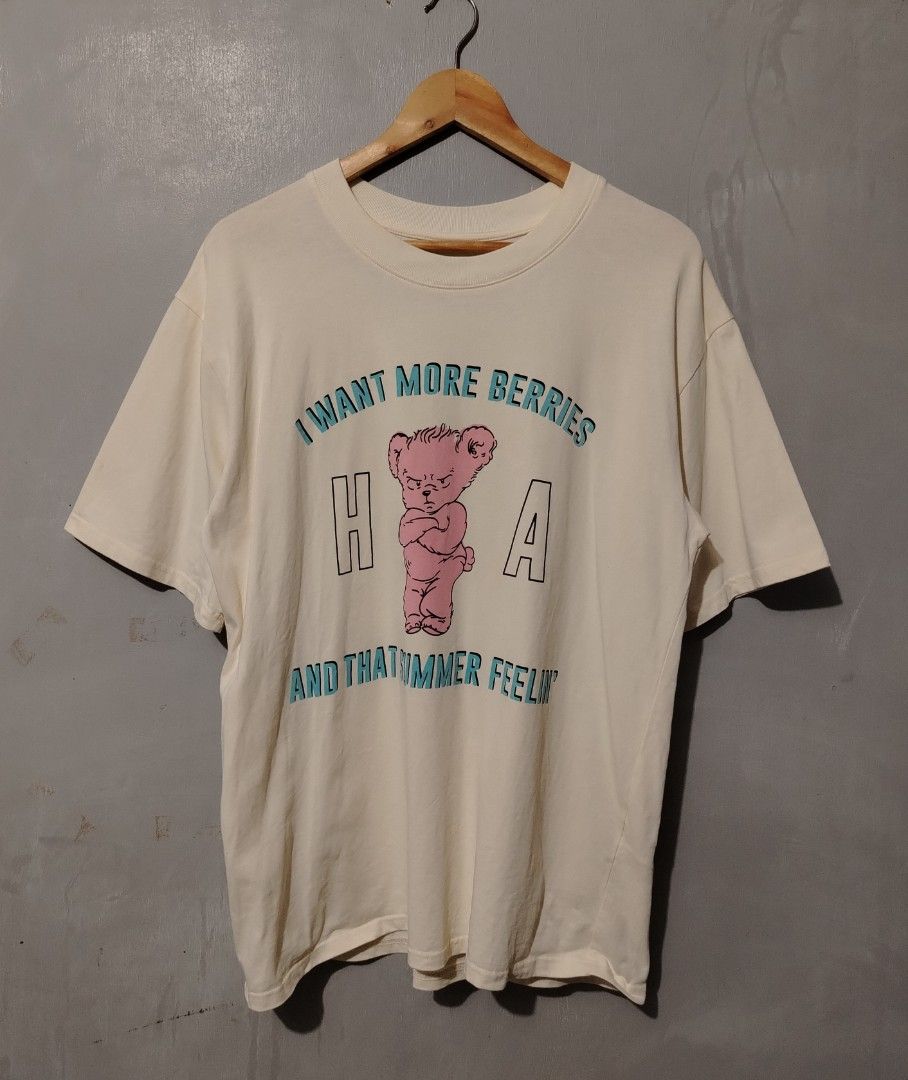 Gucci Harry Style (Category: Tshirts & Polo Shirts ) located in Bocaue. Submitted by adrianberi35876 (Listing ID 1464613986, Image 1). Description: Gucci Harry Style Width:21.5 Length:28.5 Exellent Condition Issue:Cut main tag 📩 📩 📩 📍 Bocaue,Bulacan.