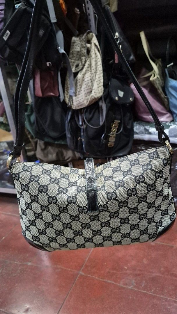Gucci Monogram Canvas Shoulder Bag (Category: Luxury Bags & Wallets) located in Baguio. Submitted by jhaz_bags (Listing ID 1464716872, Image 2). Description: no rubs sa body issue naputol belt sa harap kili bag auth maganda to paayos ninyo.