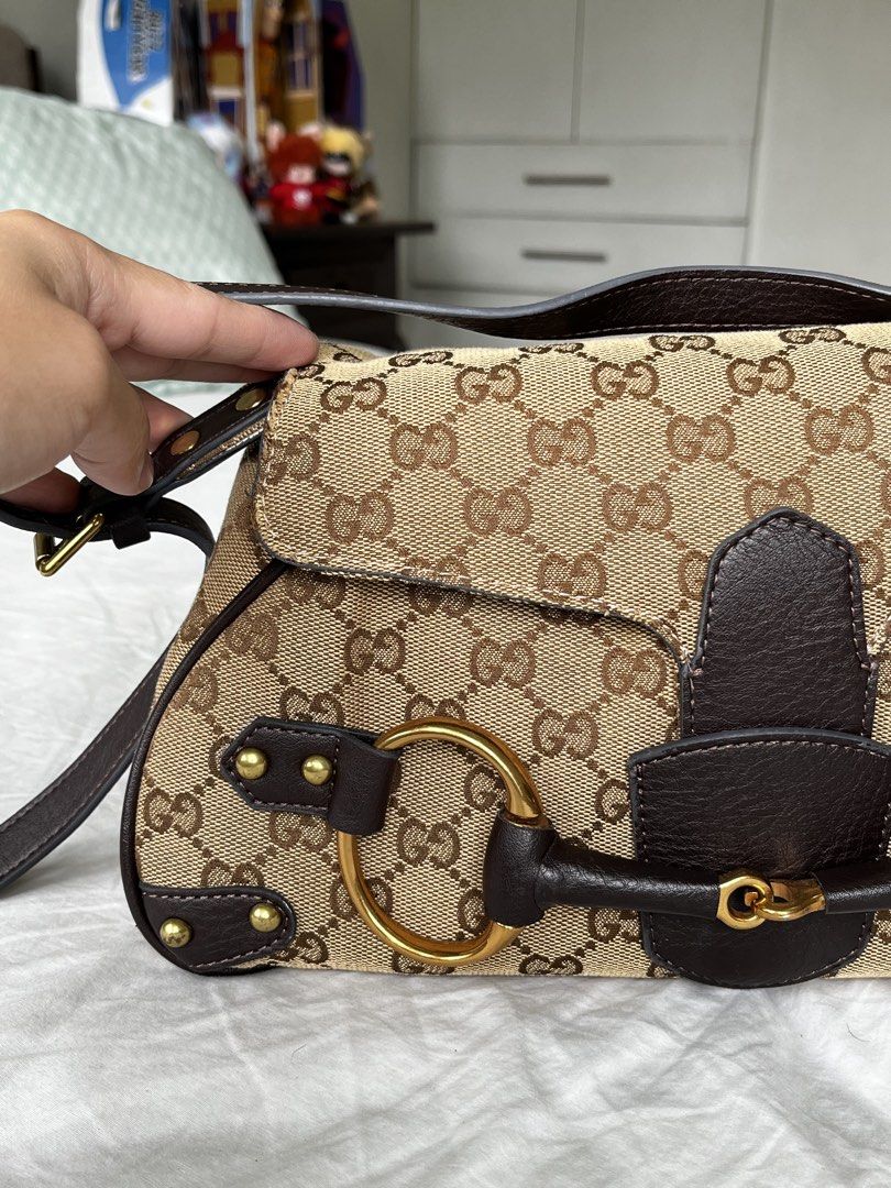 Gucci Shoulder Bag (Category: Shoulder Bags) located in Antipolo. Submitted by itsme_ghelsonn (Listing ID 1464611548, Image 3). Description: Issue in the picture.