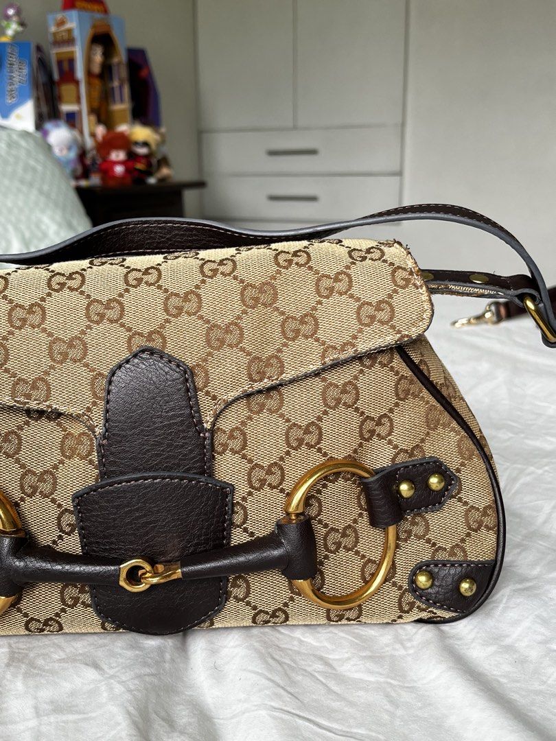 Gucci Shoulder Bag (Category: Shoulder Bags) located in Antipolo. Submitted by itsme_ghelsonn (Listing ID 1464611548, Image 2). Description: Issue in the picture.