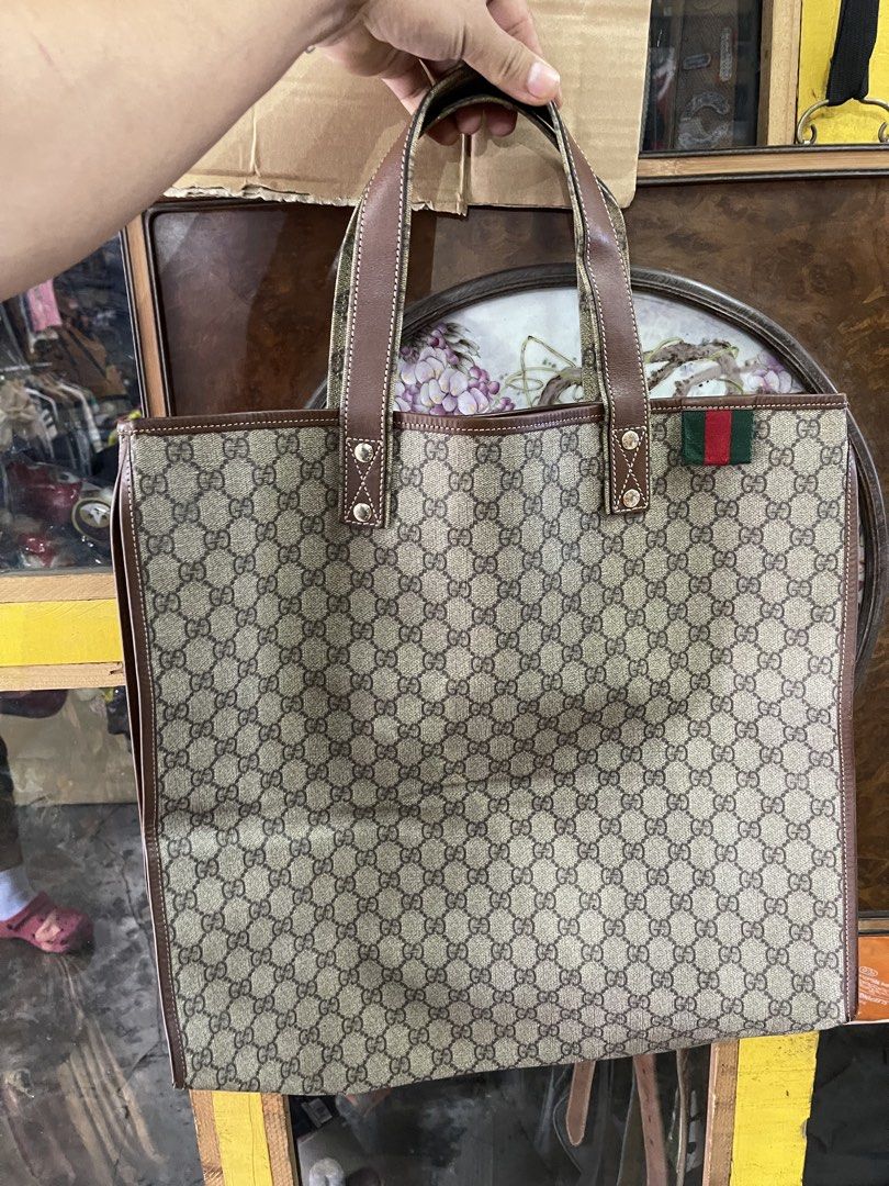 gucci tote (Category: Luxury Bags & Wallets) located in Manila. Submitted by edcellchiu02448 (Listing ID 1464681340, Image 1). Description: gucci large tote bag no cracks body / presentable issue corners slight nego.