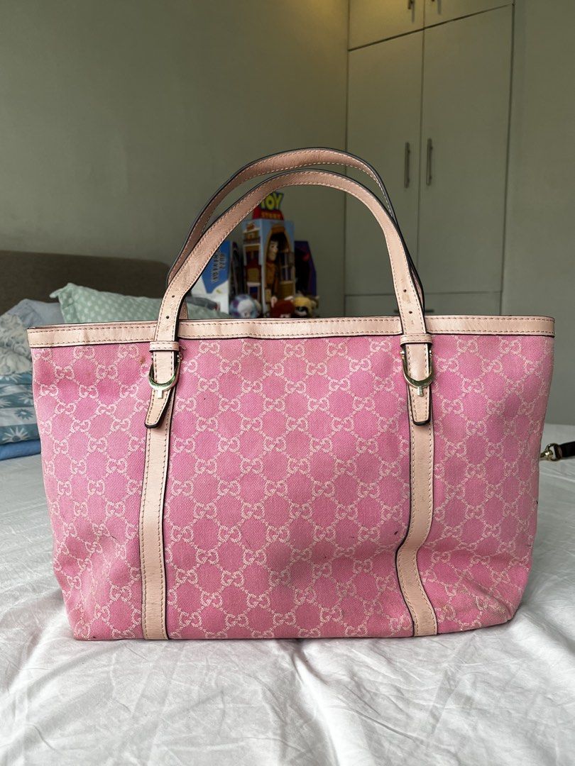 Gucci Tote Bag (Category: Tote Bags) located in Antipolo. Submitted by itsme_ghelsonn (Listing ID 1464612207, Image 2). Description: .