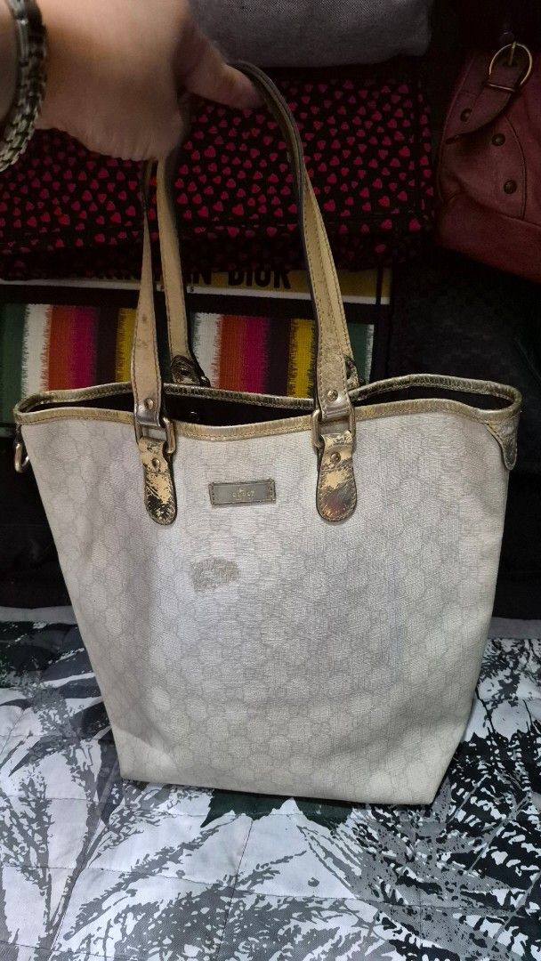 Gucci Tote Bag Cream Monogram Canvas (Category: Luxury Bags & Wallets) located in Baguio. Submitted by jhaz_bags (Listing ID 1464714623, Image 1). Description: no cracks stain fade project bag.