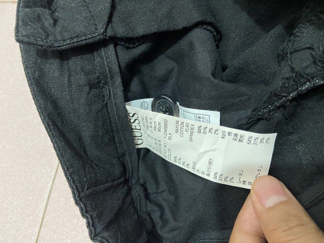 Guess Black Pleated Short (Category: Shorts) located in Tacurong. Submitted by curatedbyrani (Listing ID 1464744536, Image 3). Description: Super Like New Size: 26-28 Length: 15inches Black color.