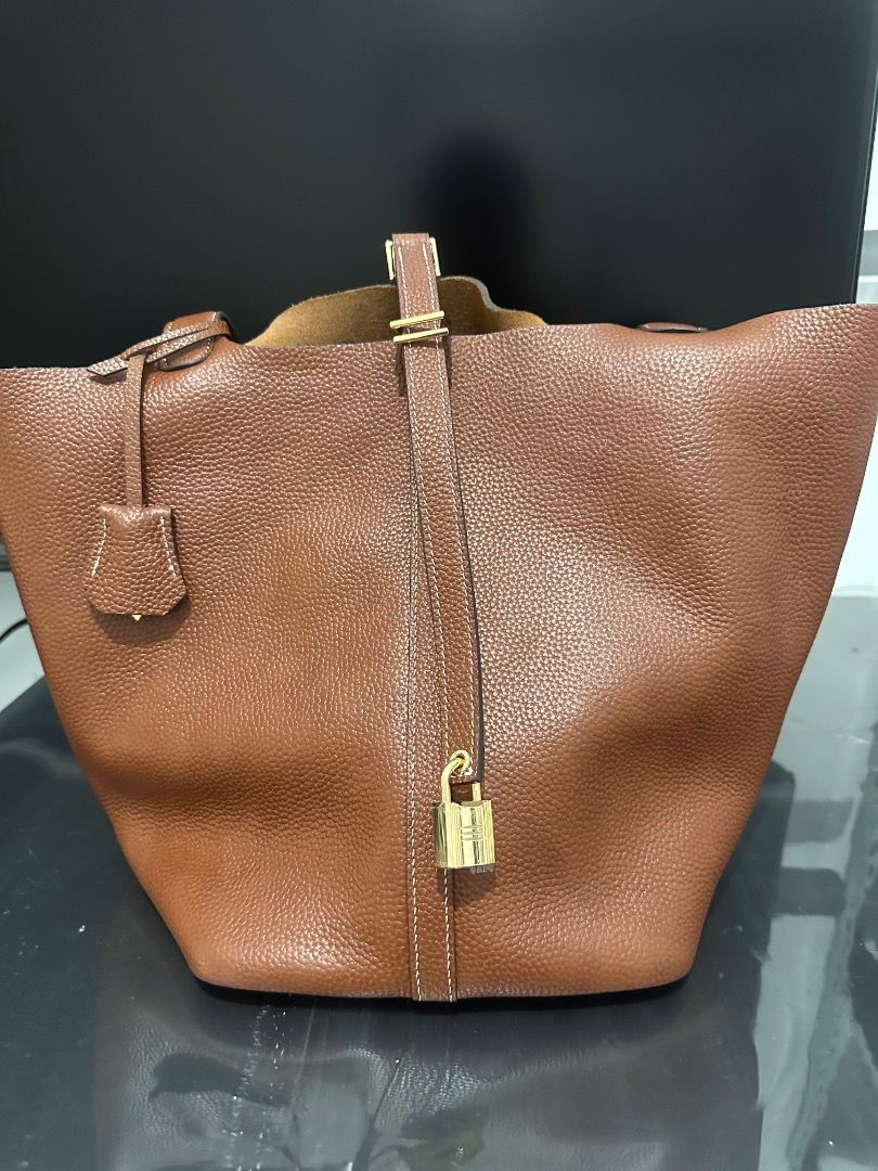 H tote bag (Category: Tote Bags) located in Quezon City. Submitted by fiercefire-c40c (Listing ID 1464644750, Image 1). Description: Pure leather and in good condition. Used twice only. .
