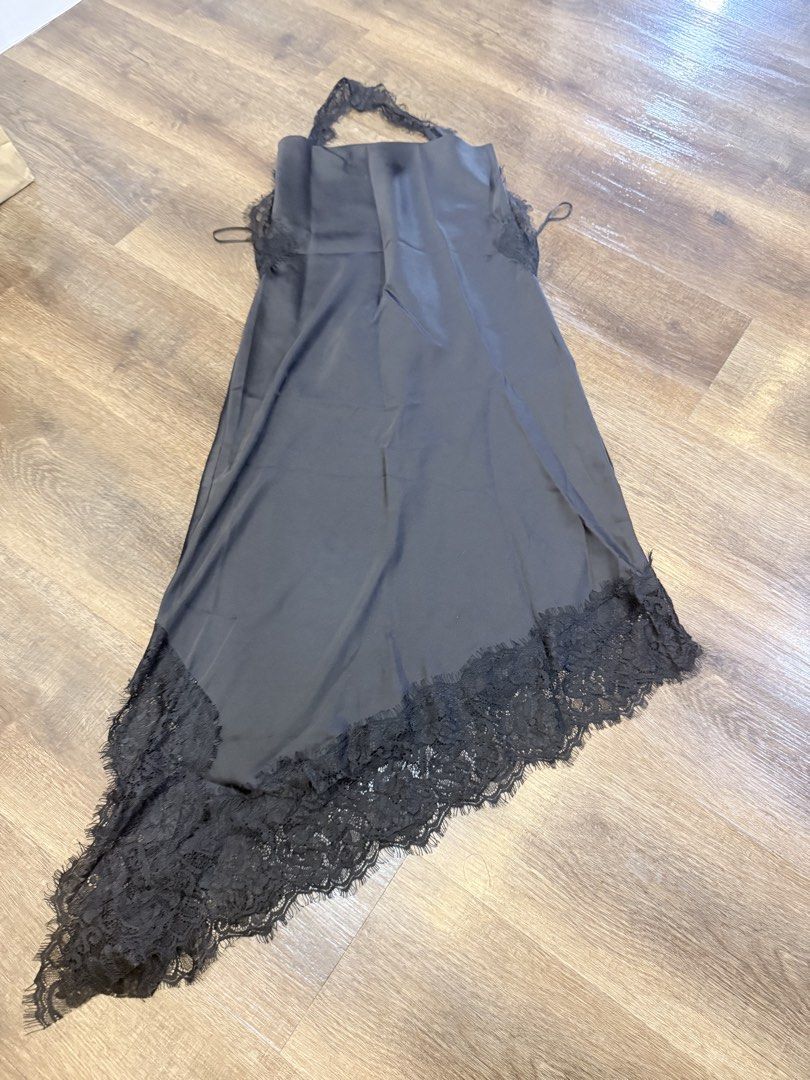 Halter lace h&m black dress (Category: Evening dresses & gowns) located in Quezon City. Submitted by joyandjoy (Listing ID 1464592428, Image 1). Description: .