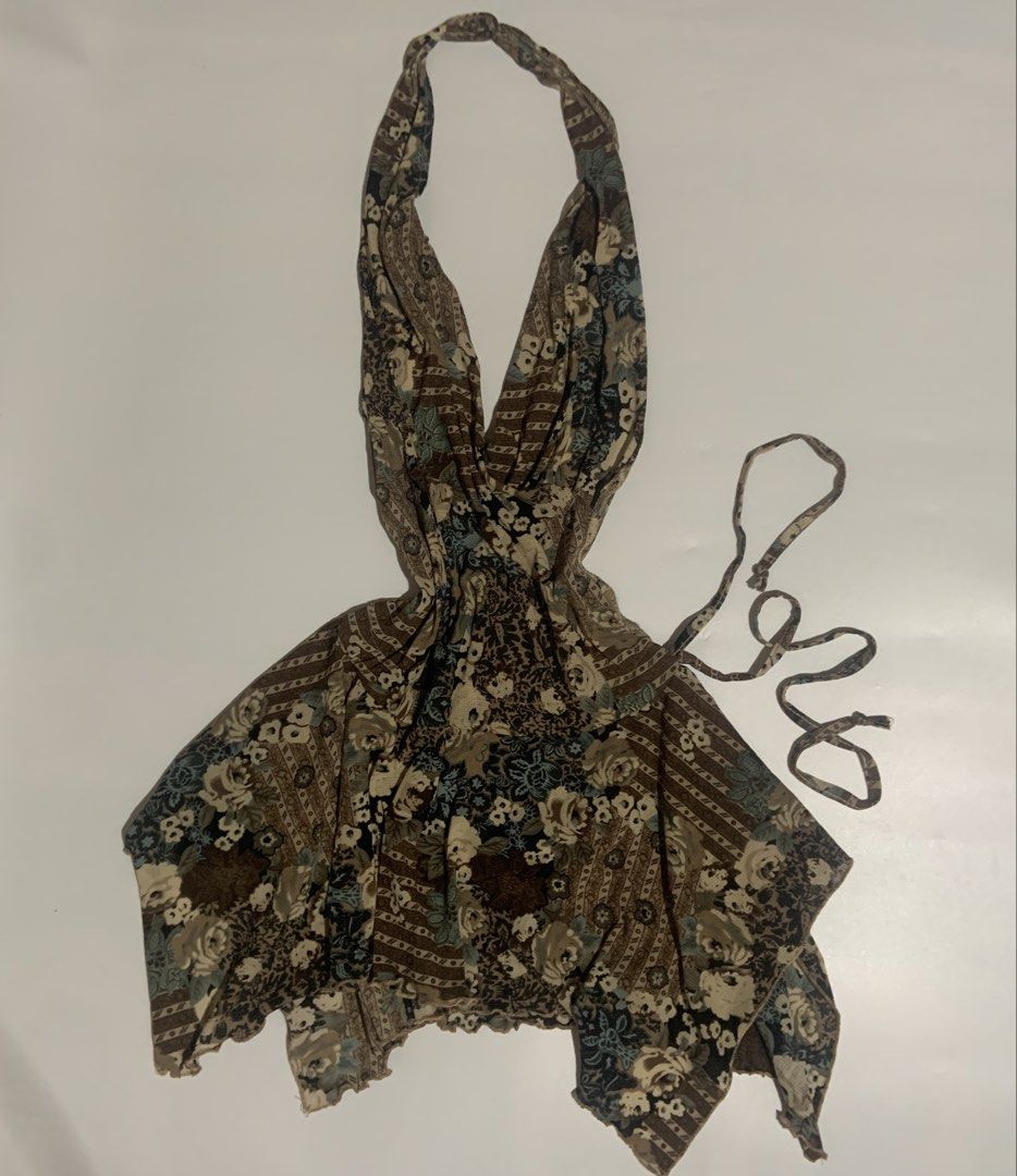 Halter Top (Category: Sleeveless) located in Carmen. Submitted by chillaxartfinds (Listing ID 1464583801, Image 1). Description: .