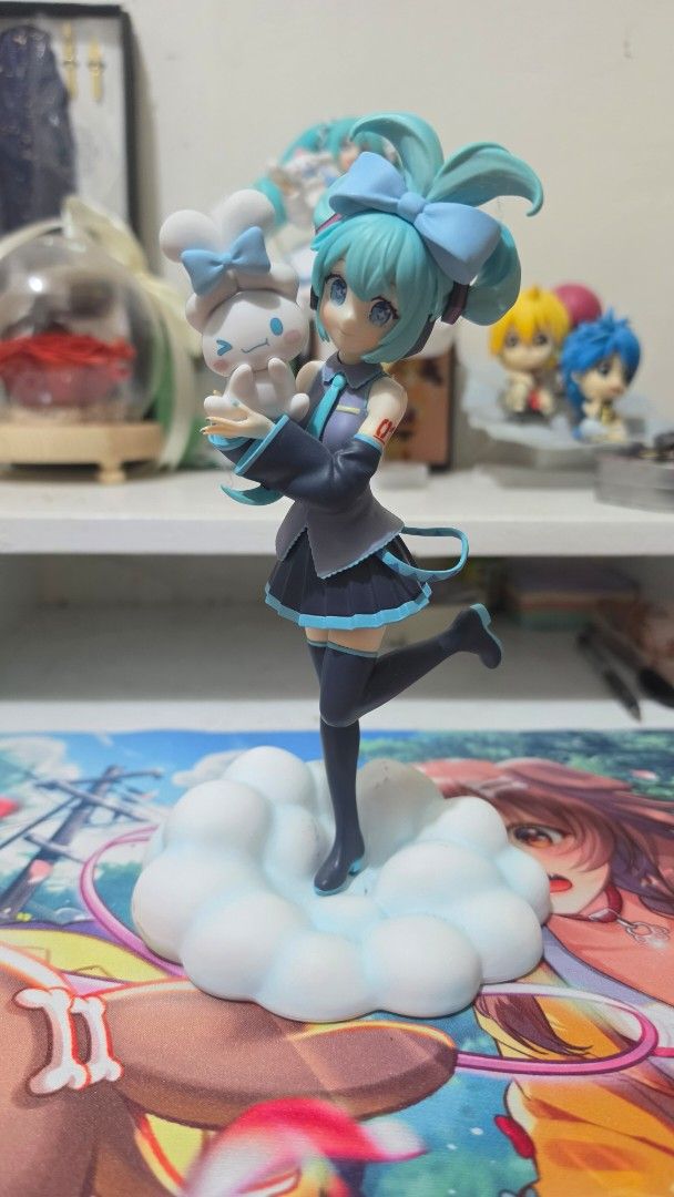 Hatsune Miku Cinnamoroll First release figure (Category: Figurines & Statues) located in Cotabato. Submitted by cyllionox (Listing ID 1464751206, Image 1). Description: 🌸PLEASE READ🌸 loose only unremovable stains on the base no other issues.