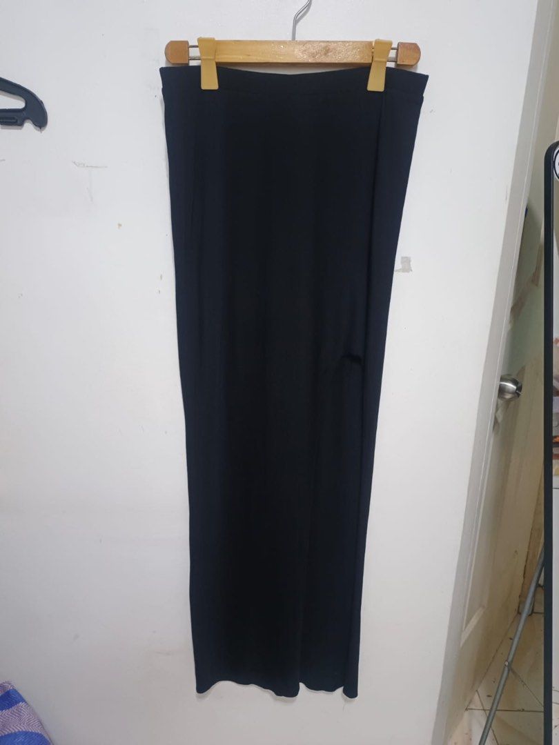 HELMUT LANG (Category: Skirts) located in Dasmarinas. Submitted by jessputrages (Listing ID 1464595377, Image 1). Description: For sale Helmut Lang Excellent condition No issue 1k plus shipping fee Pm for more details.