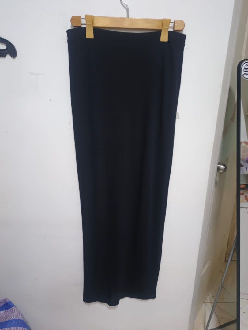 HELMUT LANG (Category: Skirts) located in Dasmarinas. Submitted by jessputrages (Listing ID 1464595377, Image 2). Description: For sale Helmut Lang Excellent condition No issue 1k plus shipping fee Pm for more details.