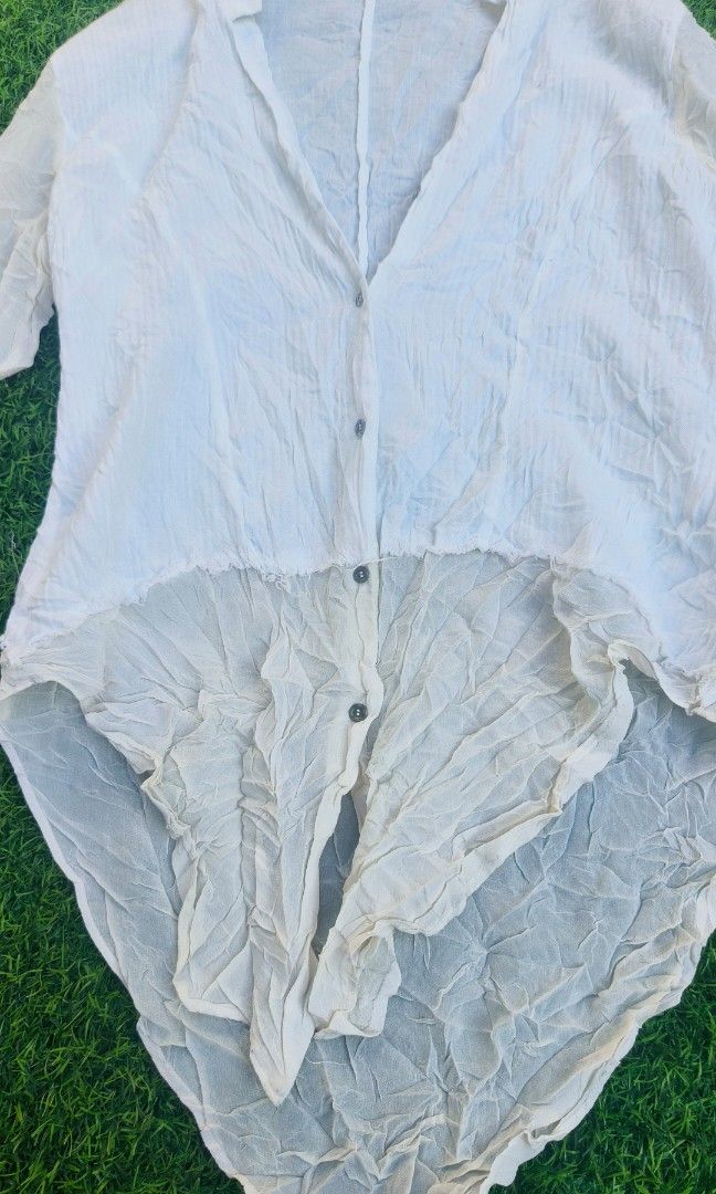 Helmut lang (Category: Luxury Apparel) located in Manila. Submitted by mackussil (Listing ID 1464732982, Image 3). Description: Helmut lang long sleeve size Small no issue complete tags authentic.