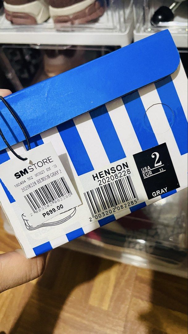Henson Gray Loafers Size 2 (EUR 33) (Category: Babies & Kids Fashion) located in Mandaluyong City. Submitted by il0v3thisg4m3 (Listing ID 1464614031, Image 3). Description: - Henson Loafers - Color: Gray - Size: EUR 33 (Kids Size 2) - Purchased from: SM Store - Original Price: P699.00 - Includes original box and paper.