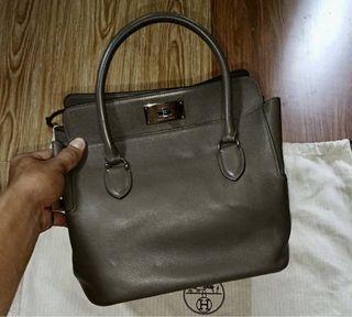 (Category: ) located in . Submitted by luxxe_closet (Listing ID 1464642081, Image 1). Description: .