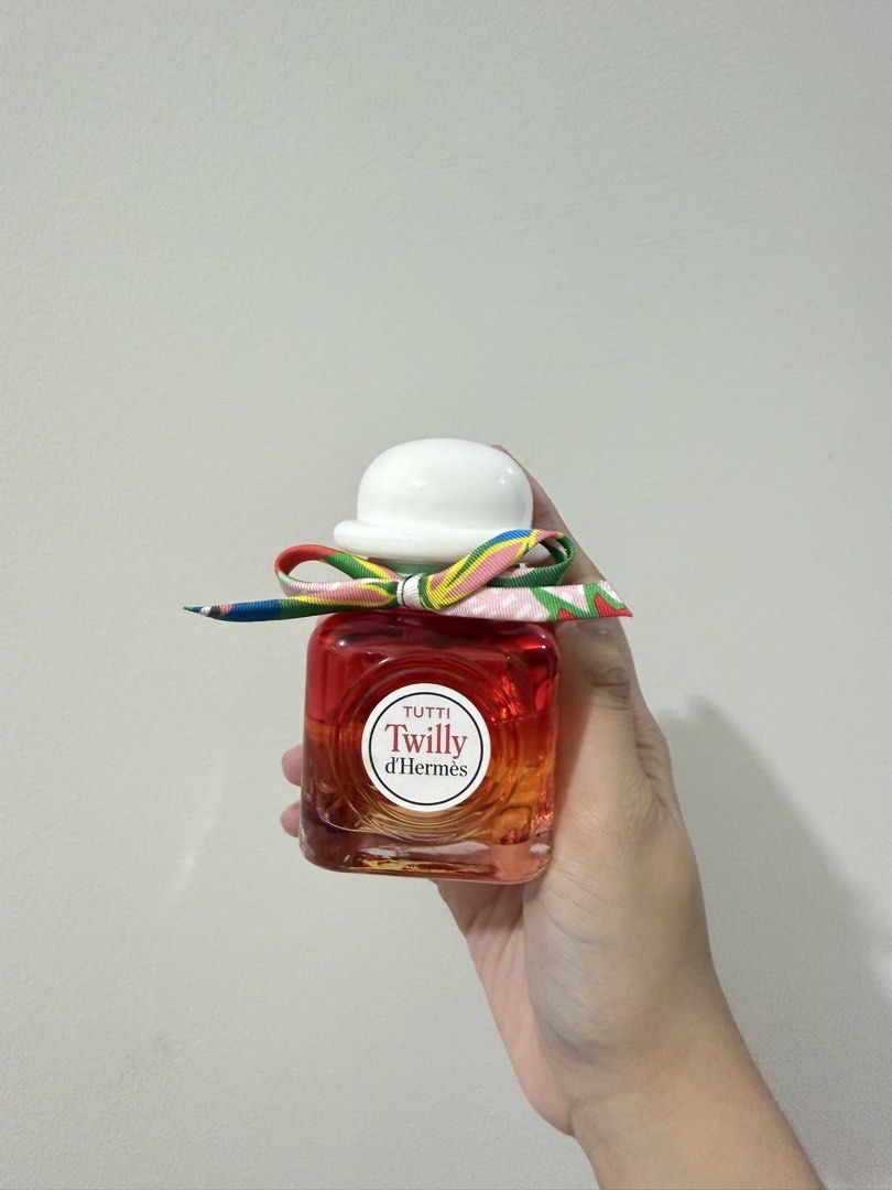 Hermès Tutti Twilly d'Hermès Eau de Parfum 85ml (Category: Fragrance & Deodorants) located in Manila. Submitted by ktyyycloset (Listing ID 1464720643, Image 3). Description: - Authentic Hermès Tutti Twilly d'Hermès Eau de Parfum - Bottle Size: 85ml (Full size) - Condition: Brand new - Packaging: Complete with original colorful box -100% authentic -PS: photo of the bottle is my personal use Rfs: extra stock -Negotiable.