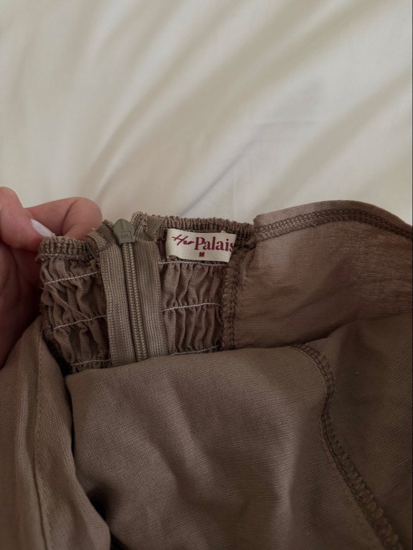 Herpalais Linen Beige Top (Category: Sleeveless) located in Quezon City. Submitted by emily_in_pariss (Listing ID 1464631389, Image 2). Description: Fits S-M.