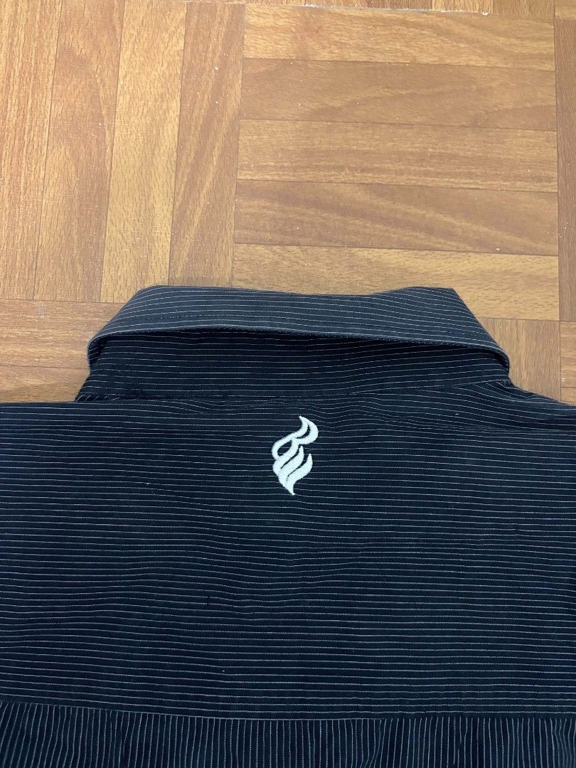 Hiphop Roca Wear Buttoned Down Polo (Category: Tshirts & Polo Shirts ) located in Orani. Submitted by odi_thrift (Listing ID 1464617624, Image 3). Description: .