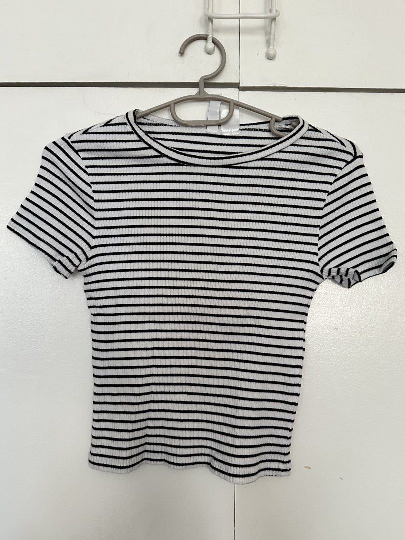 H&M Black and White Stripped Top (Category: Shirts) located in Paranaque City. Submitted by preloveeed890 (Listing ID 1464667117, Image 1). Description: .