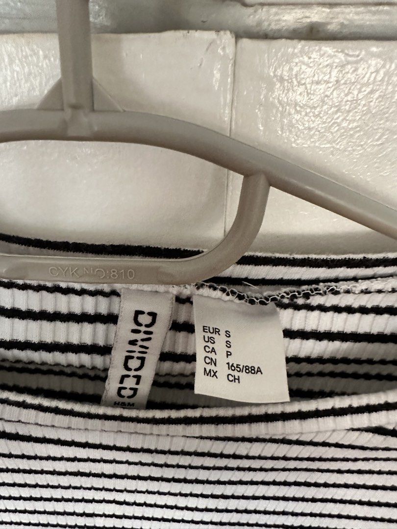 H&M Black and White Stripped Top (Category: Shirts) located in Paranaque City. Submitted by preloveeed890 (Listing ID 1464667117, Image 2). Description: .