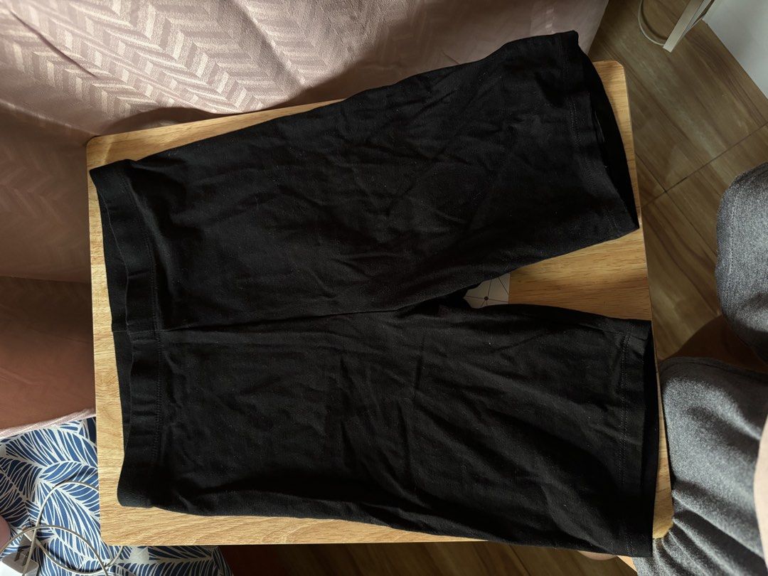 H&M Black Cotton Blend Biker Shorts (Category: Shorts) located in Baguio. Submitted by pinkynj (Listing ID 1464654537, Image 3). Description: - Brand: H&M - Color: Black - Style: Biker Shorts - Material: Comfortable cotton blend - Features: Stretchy waistband - Versatile: Great for everyday wear or layering - Size: MX CH 160/72A - Brand new, tags were removed na. Never been used..