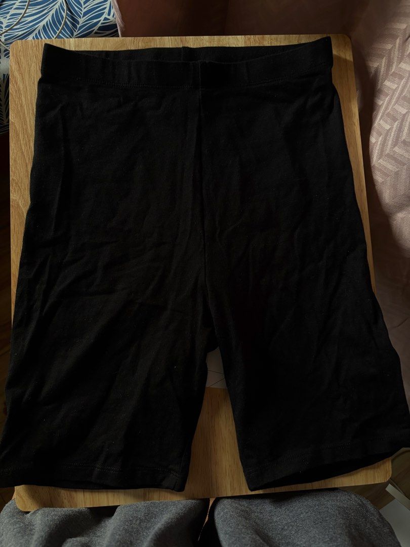 H&M Black Cotton Blend Biker Shorts (Category: Shorts) located in Baguio. Submitted by pinkynj (Listing ID 1464654537, Image 1). Description: - Brand: H&M - Color: Black - Style: Biker Shorts - Material: Comfortable cotton blend - Features: Stretchy waistband - Versatile: Great for everyday wear or layering - Size: MX CH 160/72A - Brand new, tags were removed na. Never been used..
