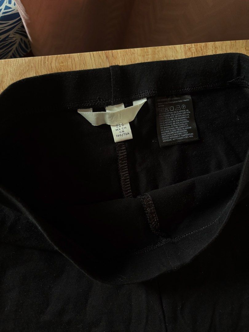H&M Black Cotton Blend Biker Shorts (Category: Shorts) located in Baguio. Submitted by pinkynj (Listing ID 1464654537, Image 2). Description: - Brand: H&M - Color: Black - Style: Biker Shorts - Material: Comfortable cotton blend - Features: Stretchy waistband - Versatile: Great for everyday wear or layering - Size: MX CH 160/72A - Brand new, tags were removed na. Never been used..