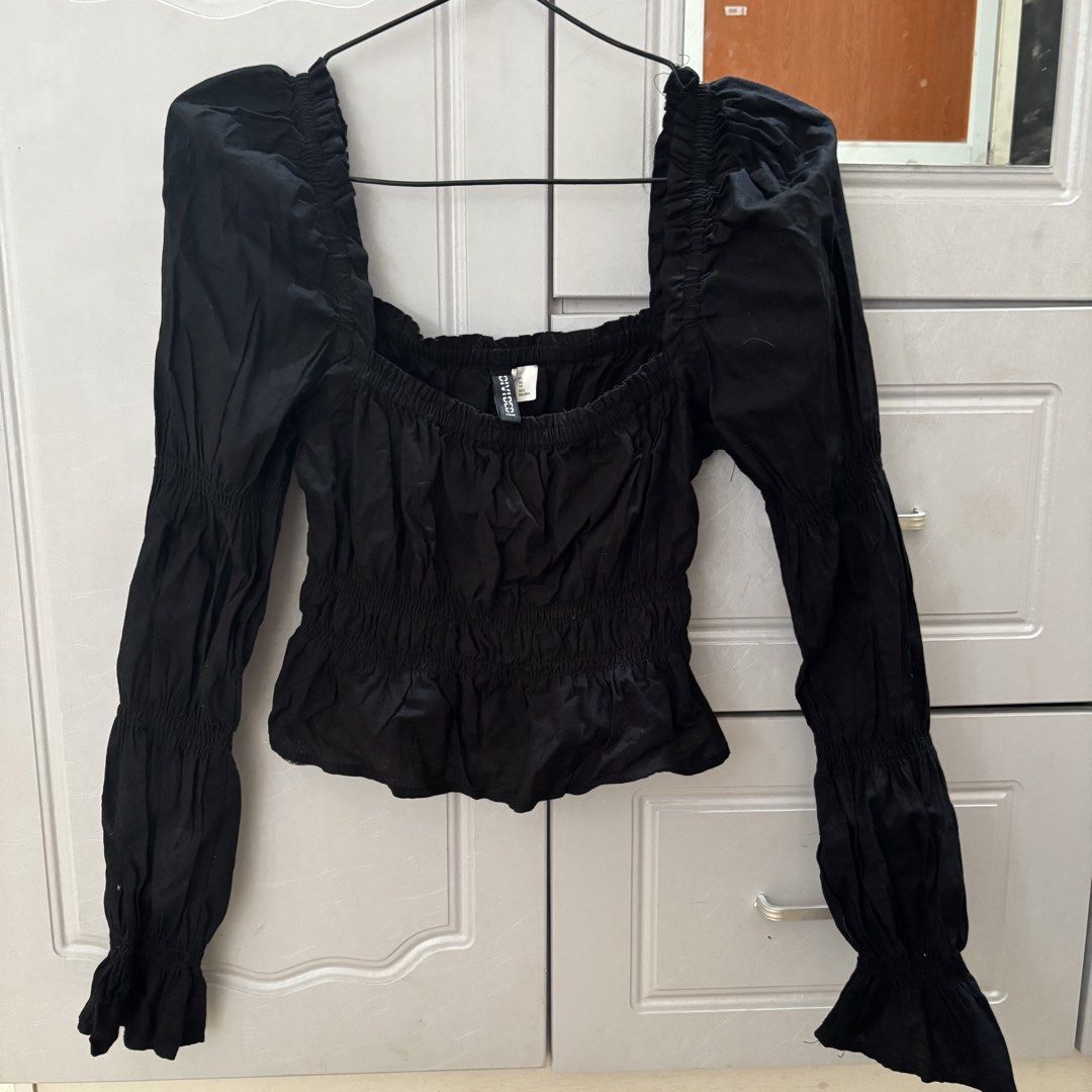 H&M Black Puff Sleeve Ruched Top (Category: Longsleeves) located in Binan City. Submitted by mypreloved_haul (Listing ID 1464626731, Image 1). Description: LAST PRICE POSTED! FOR SURE BUYERS ONLY.