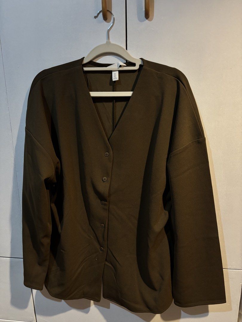 H&M brown button front top (Category: Blouses) located in Quezon City. Submitted by soldbypam (Listing ID 1464719174, Image 2). Description: Washed but never worn Bought for 999 LOW BALLERS WILL NOT BE ENTERTAINED.
