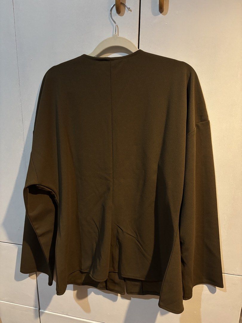 H&M brown button front top (Category: Blouses) located in Quezon City. Submitted by soldbypam (Listing ID 1464719174, Image 3). Description: Washed but never worn Bought for 999 LOW BALLERS WILL NOT BE ENTERTAINED.