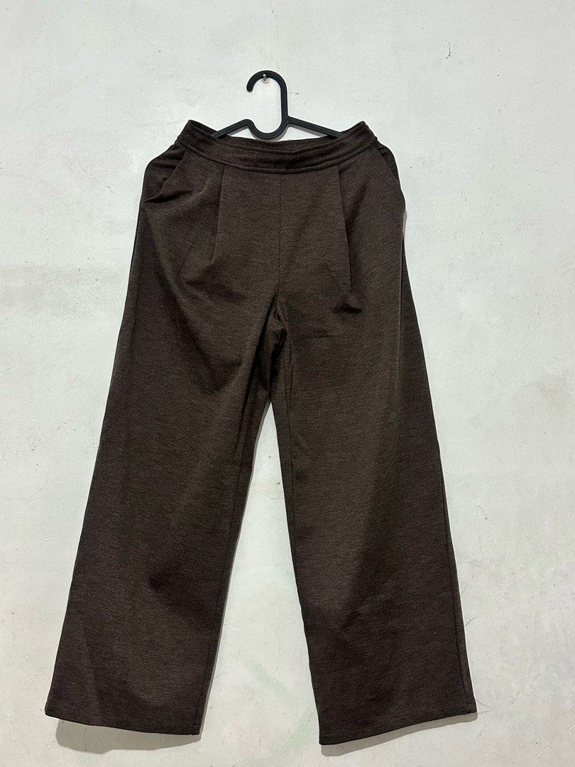 H&M Brown Wide Leg Pants (Category: Other Bottoms) located in Bulacan. Submitted by aj.dc (Listing ID 1464673972, Image 1). Description: MOP: Gcash MOD: J&T/Lalamove/Grab Can ship from Bulacan/Pasay Delivery fee to be shouldered by buyer.