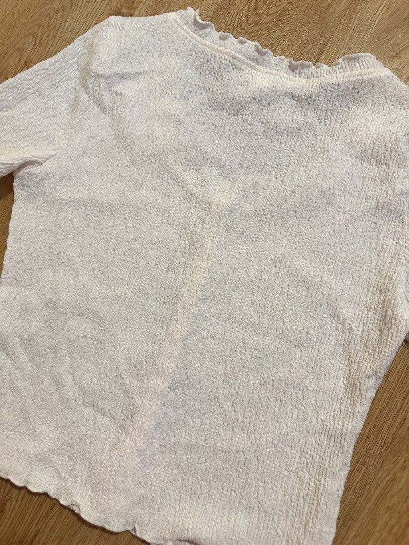 [H&M] button up blouse (Category: Blouses) located in Cainta. Submitted by m4tchyyy (Listing ID 1464649722, Image 3). Description: 🍀 mode of payment: gcash or bdo 🍀 mode of delivery: j&t express, ggx, or same day delivery within metro manila feel free to inquire! 🩷.