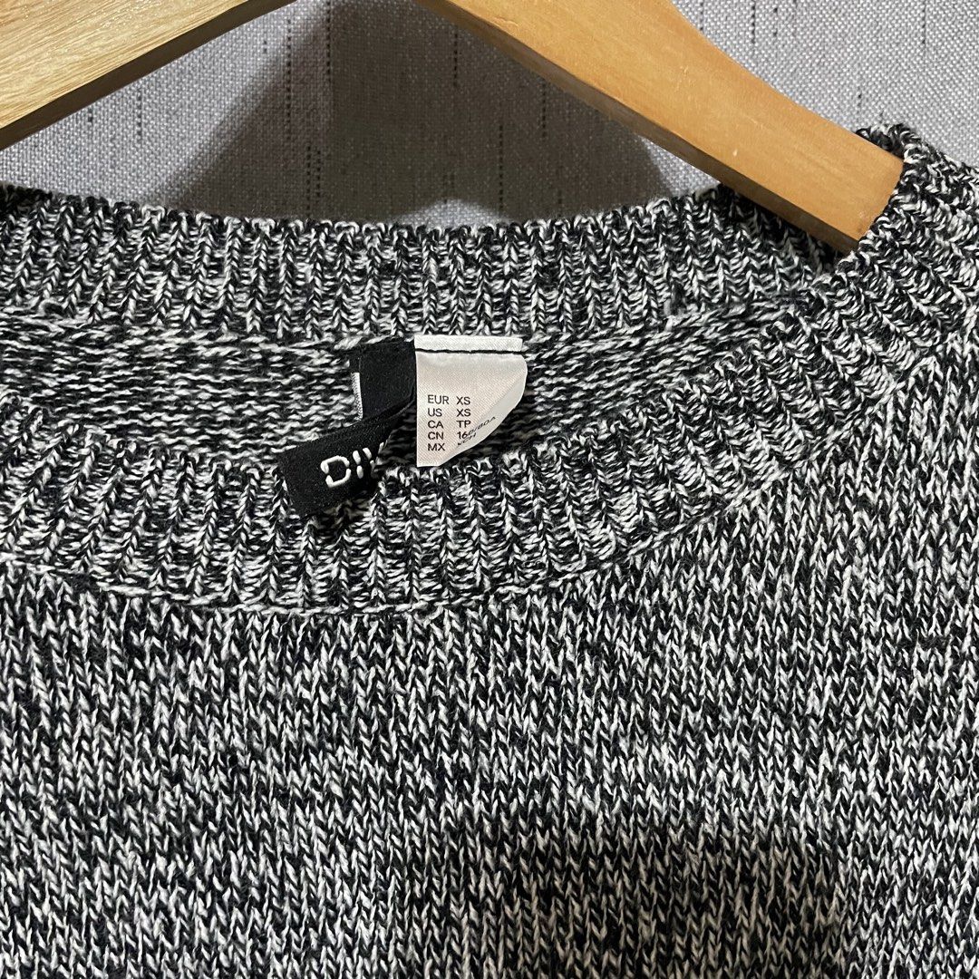 H&M Cropped Sweater (Category: Others Tops) located in Davao. Submitted by threadellebyhazel_davao (Listing ID 1464755948, Image 2). Description: Used once Details: 🌸 No when worn 🌸 Davao City 🌸 Shipping only - buyer will cater the shipping fee 🌸 Gcash-Maya-Bank transfer only.