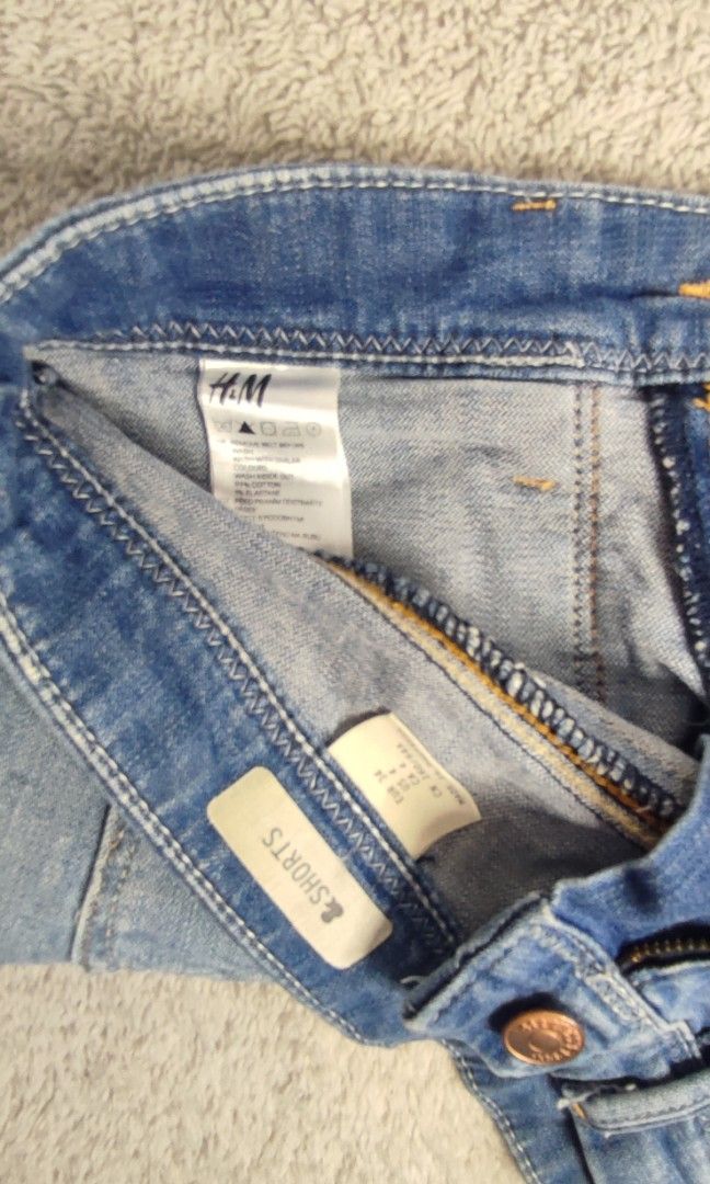 H&M Denim Short Shorts size 24/25 (Category: Shorts) located in Pasig City. Submitted by xcess_baggage (Listing ID 1464591377, Image 2). Description: .