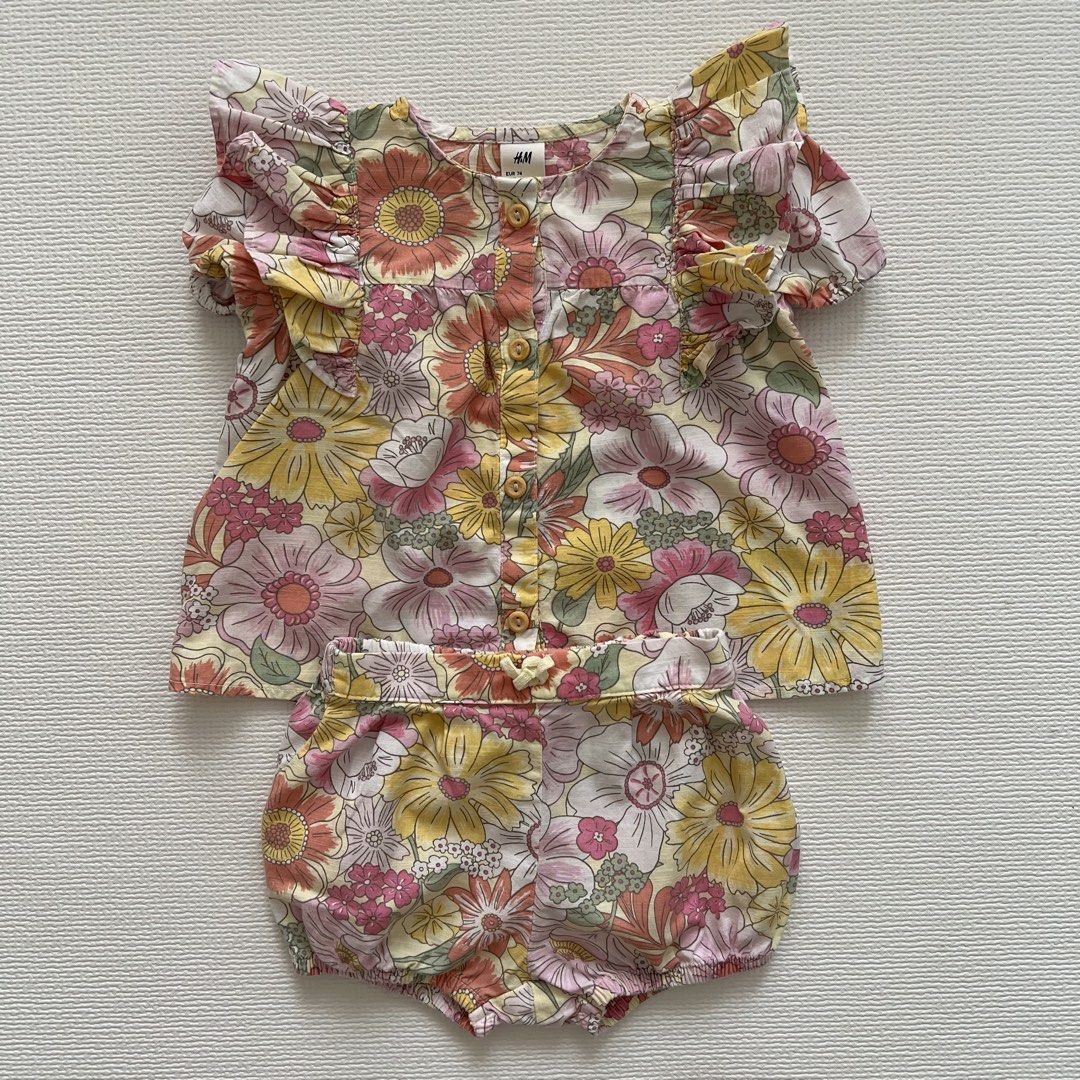 H&M Floral Terno (Category: Babies & Kids Fashion) located in Pasay City. Submitted by littlebebekidsstuff (Listing ID 1464578728, Image 3). Description: Never worn, I just removed the tag SUPER RUNS BIG Size; 6-9m but can fit 12m to 18m, even 24m if baby is petite.