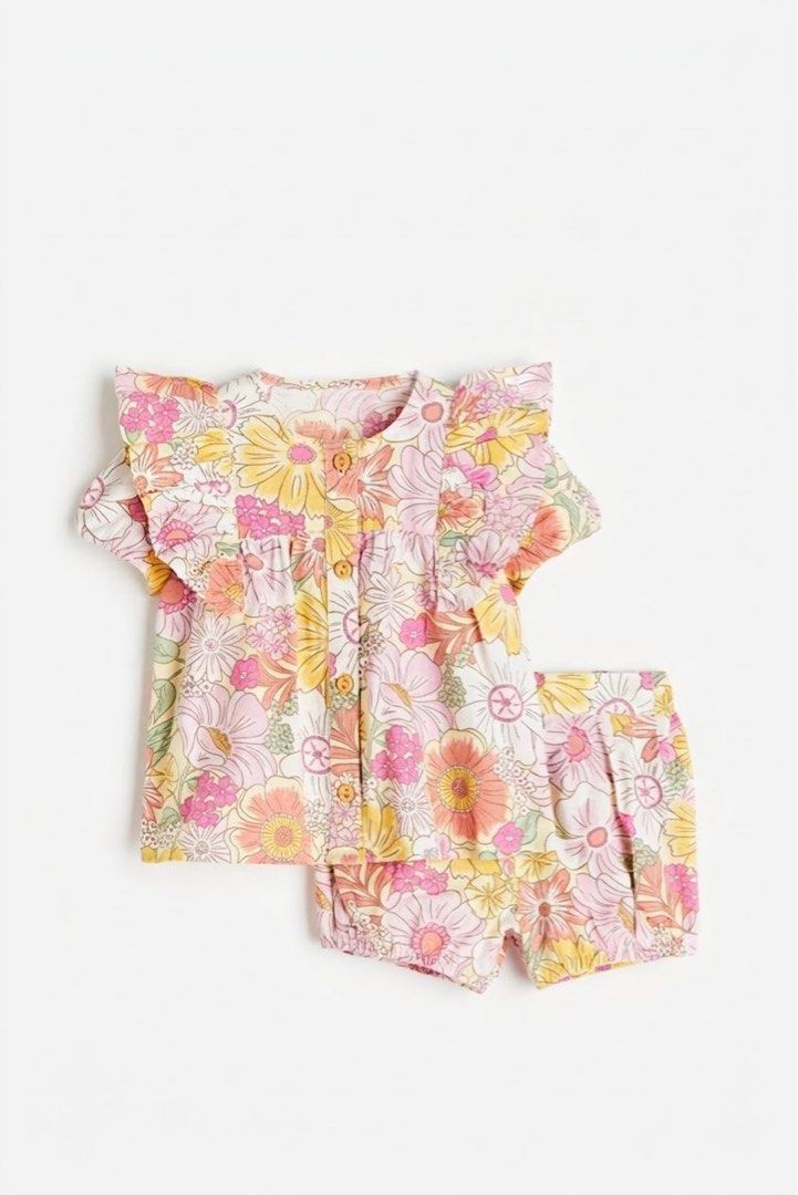 H&M Floral Terno (Category: Babies & Kids Fashion) located in Pasay City. Submitted by littlebebekidsstuff (Listing ID 1464578728, Image 1). Description: Never worn, I just removed the tag SUPER RUNS BIG Size; 6-9m but can fit 12m to 18m, even 24m if baby is petite.