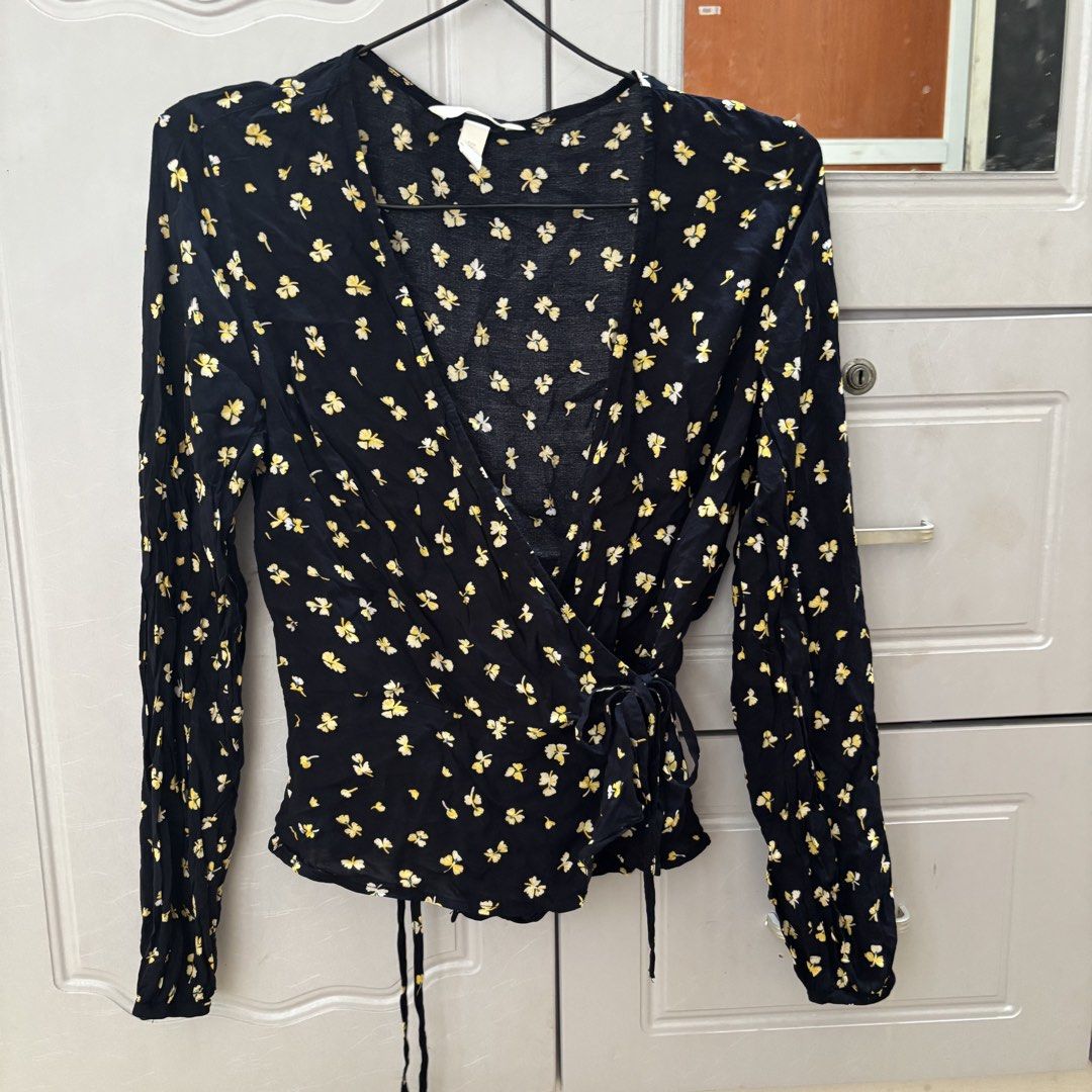 H&M Floral Wrapover Blouse Longsleeve (Category: Longsleeves) located in Binan City. Submitted by mypreloved_haul (Listing ID 1464627993, Image 1). Description: LAST PRICE POSTED! FOR SURE BUYERS ONLY.